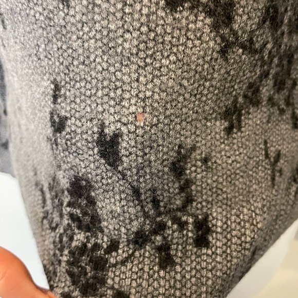 EQUIPMENT Crewneck Floral Pattern Sweater in Grey - Small - Picture 4 of 5